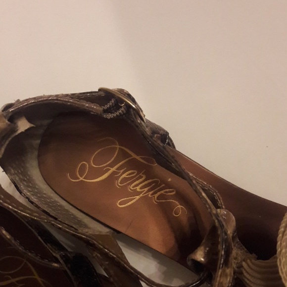 Fergie/ Snakeskin Print/ T Strap/ Sandals - Picture 7 of 8